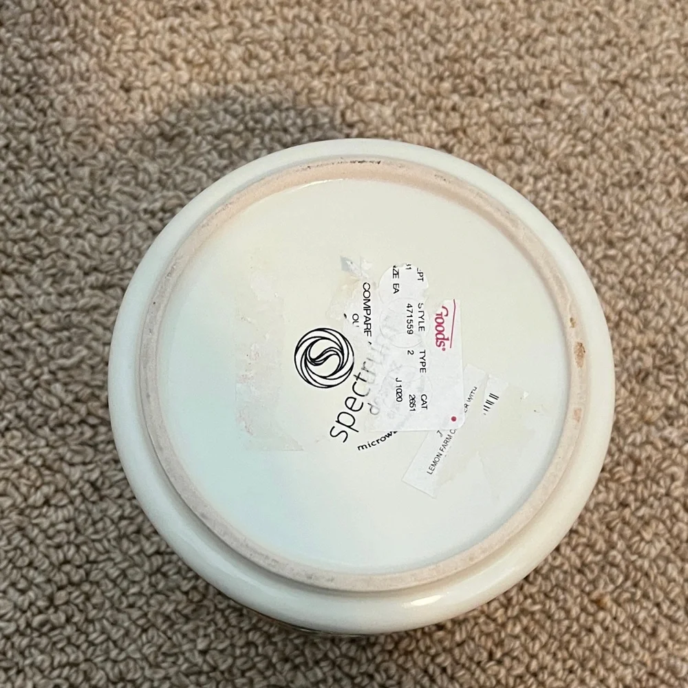 LAST CHANCE! Lemon Ceramic Canister with Wooden Lid 🍋 - Picture 4 of 4